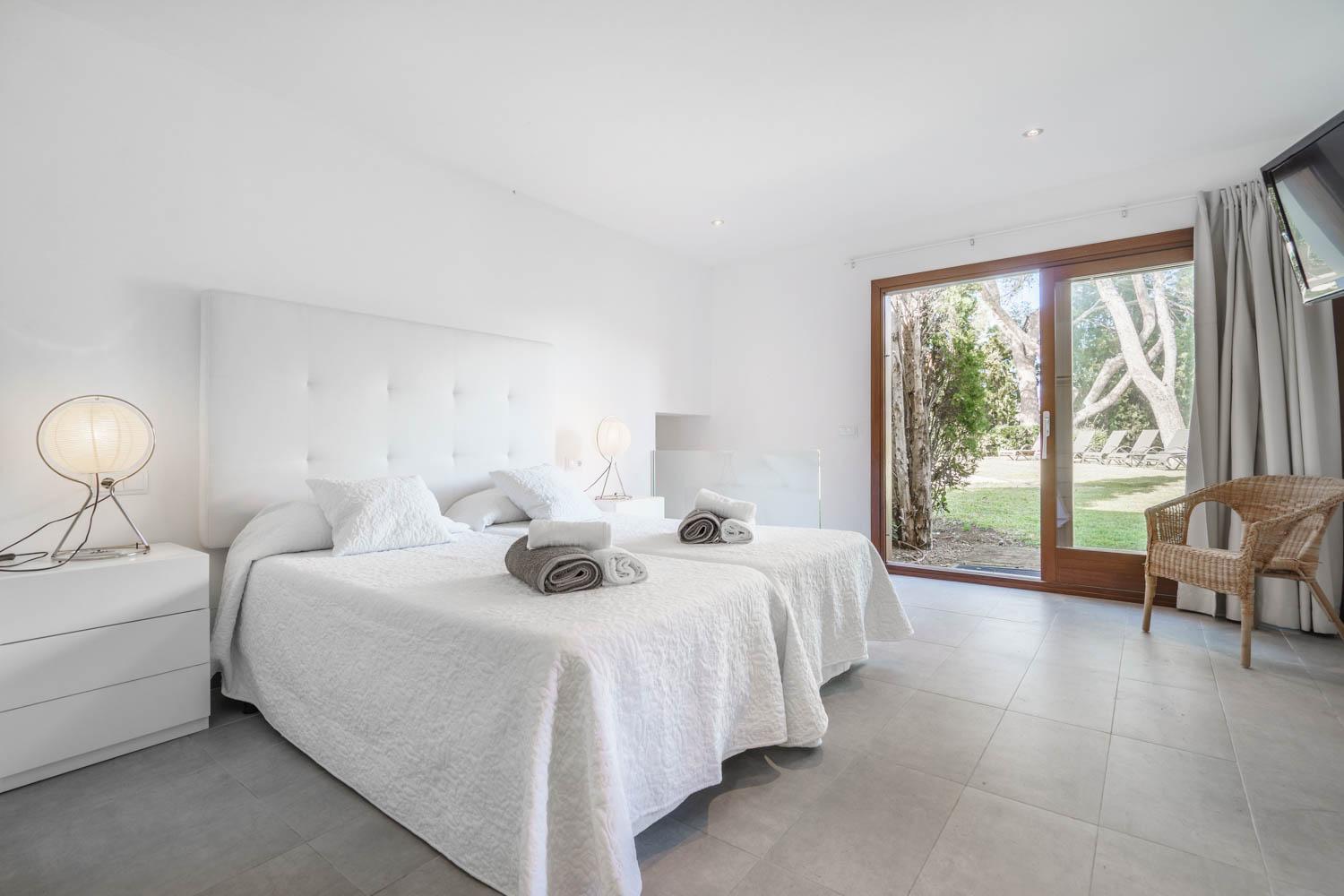 Can Canaver Villa *