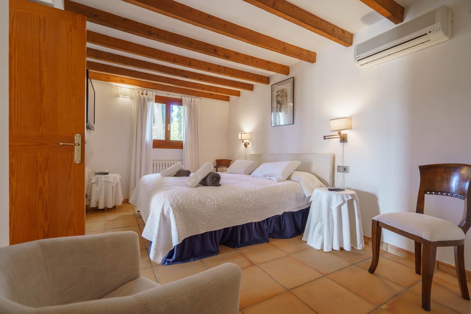 Can Canaver Villa *