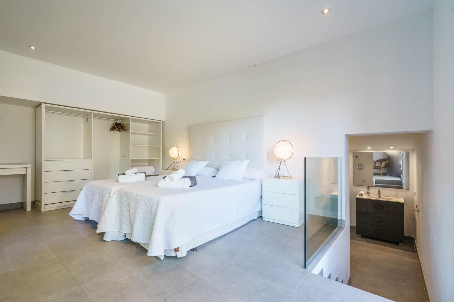 Can Canaver Villa *